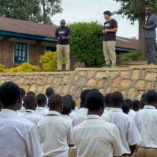 RWANDA No más Violencia va a la Escuela